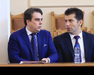 Ние неофициален кеш имаме: Ас. Василев и К. Петков събират незаконни пари за изборите (АУДИО)