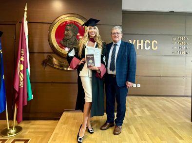 Бившата Мис България Антония Петрова се изфука с поредна диплома