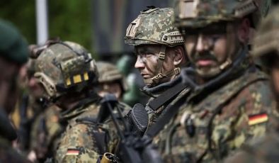 Германски военен експерт остро разкритикува министъра на отбраната на страната