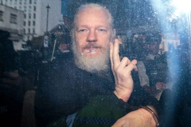 Основателят на WikiLeaks Джулиан Асанж излетя от Обединеното кралство в