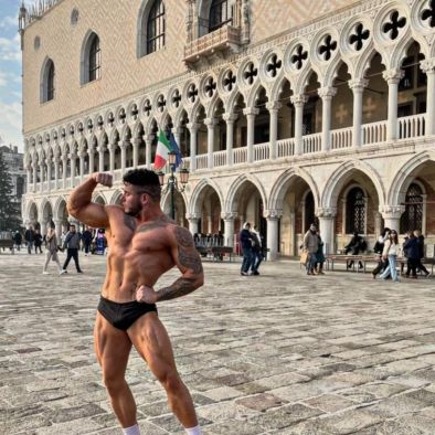 Small art of Bodybuilding in Italy posing art beautiful venezia