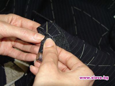 slava.bg : Ръчно ушиване на дреха в „Десизо Мони“.