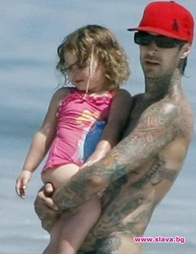 Бившият барабанист на Blink 182 става добър баща