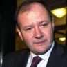 Михаил Миков с пистолет и рози за Ч.Р.Д.