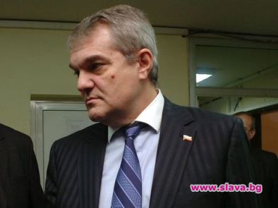 Гола жена за Петков