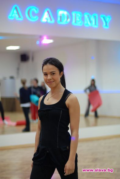 Ася се учи в Dance Academy