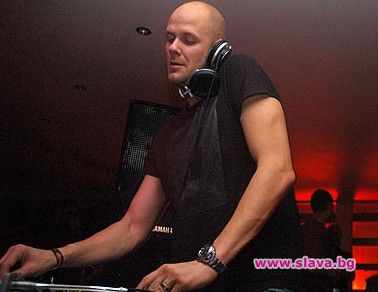 Adam Beyer се вихри в Ескейп