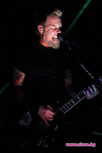 Фронтменът на Metallica приет в болница