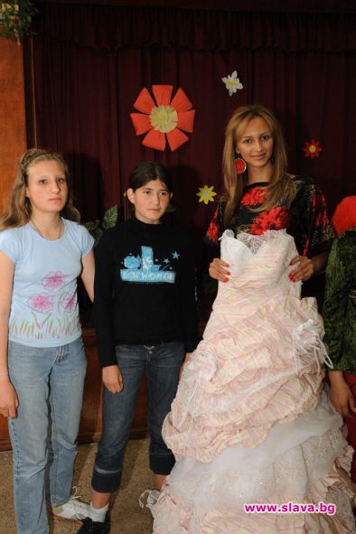 Юлия Юревич подари своя рокля на дом за деца