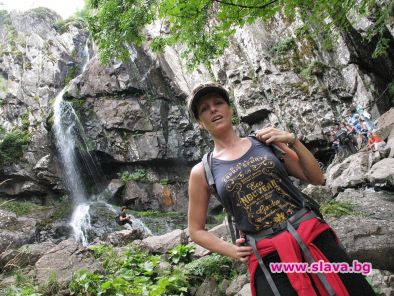 Джина Стоева отбелязва рожден ден на Боянския водопад