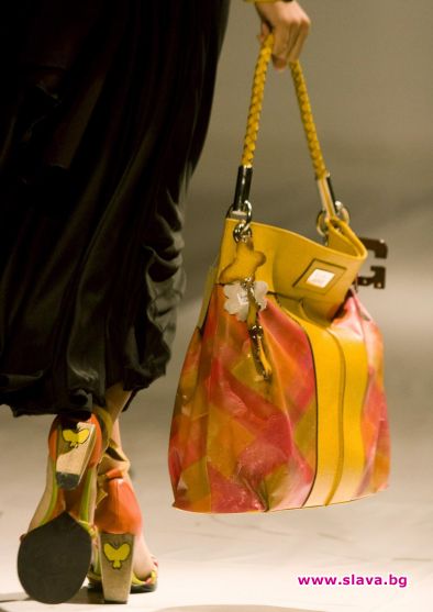 Fendi пусна чанта от кожа на скункс
