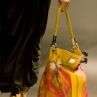 Fendi пусна чанта от кожа на скункс