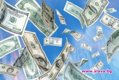 Недоволен клиент съди банка за всички пари на света