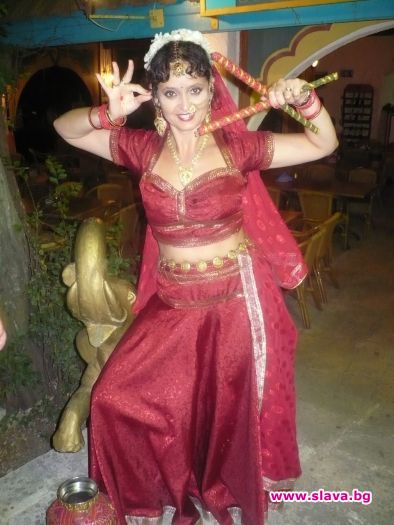 Oриенталска танцьорка пристига от Германия за денс семинар