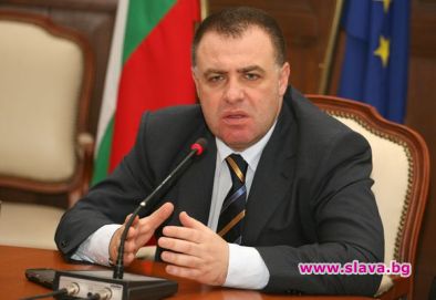 Министър Найденов пее по-добре от Володя Стоянов