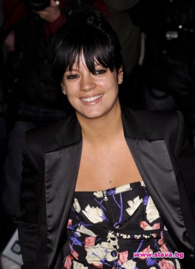 Лили Алън дава дрехи под наем