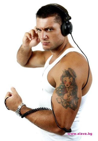 Скандален диджей миксира в ID Club