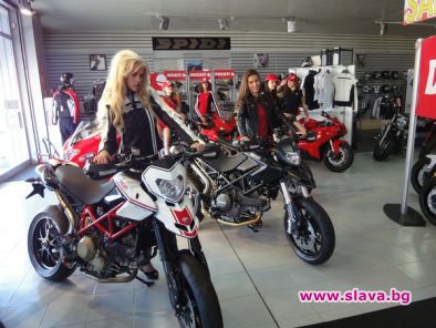 За първи път в Италия, български организатори и български модели на супер шоу на моторите Дукати