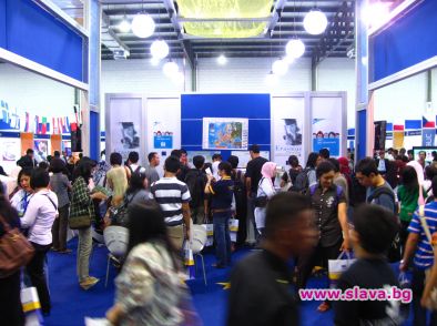 Българско висше училище - хит в Индонезия