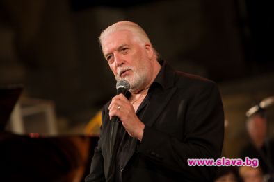 ЛЕГЕНДАРНИЯТ КИЙБОРДИСТ НА ДИЙП ПЪРПЪЛ ВЕЧЕ Е В СОФИЯ!!!