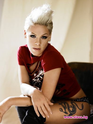 “RAISE YOUR GLASS”  на P!nk вече и в българския телевизионен ефир!