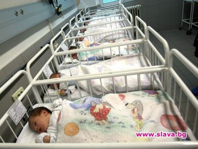 Българките раждат все по-късно