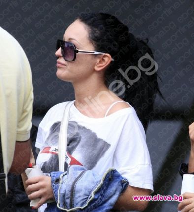 Деница бременна?