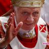 Коцето смаял Папата и неговата свита