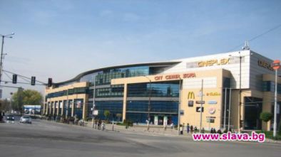 Първият мол фалира 