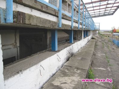 Режат за скрап стадиона в Плевен