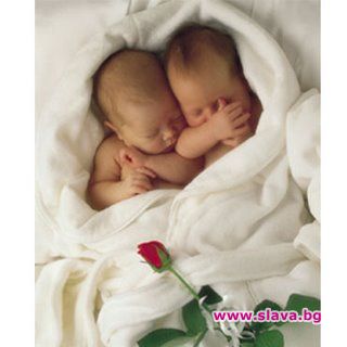 Близнаци се родиха в различни години