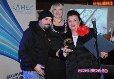 НАДКА КАРАДЖОВА С НАГРАДА „ВИДКО” ПОСМЪРТНО