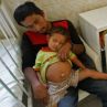 3-годишен от Перу бременен с брат си