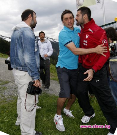 Бой при турците преди мача с нашите