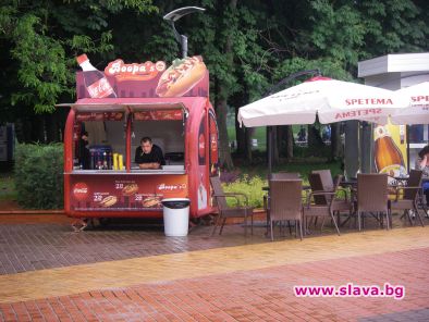 Шефът на СОС – крал на хот-дога в София?