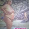 Марта пак гола на плажа