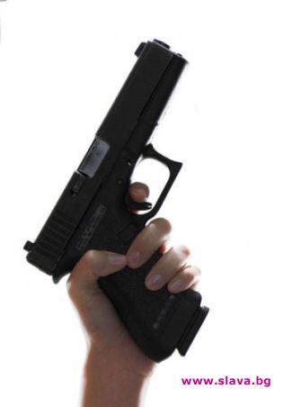 Въоръжени бандити завързаха професорка и й откраднаха празника