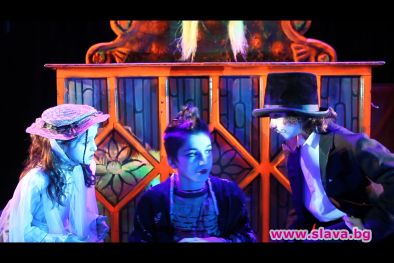 Дефисто играe в Сатирата 