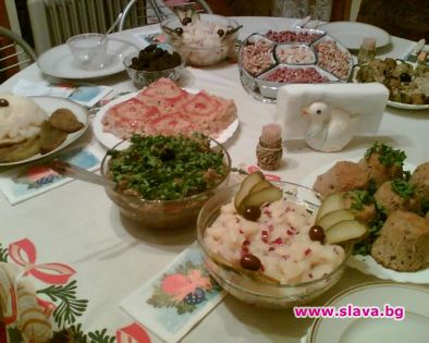 Кой какво сервира на Коледната трапеза?