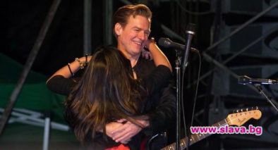 Браян Адамс черпи за дъщеричка