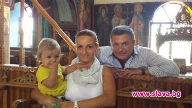 Милен Цветков кръсти жена си и сина си в Гърция