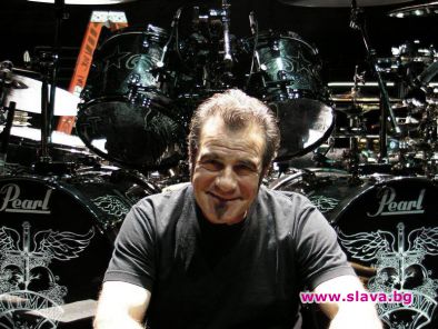 Оперираха спешно Тико Торес от Bon Jovi 