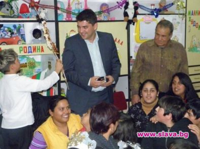 Банго Васил е! Нека сурвакането започне...