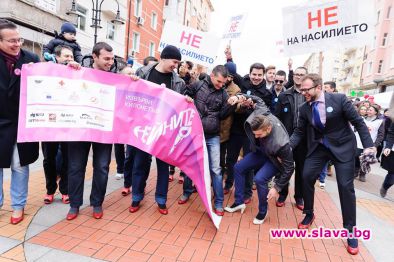 Ангел на токчета за осми март