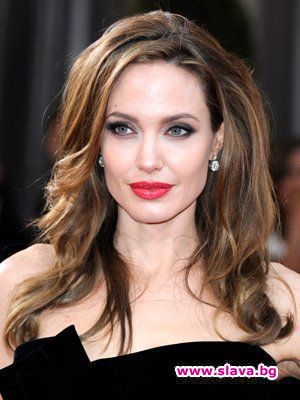 Потресаваща гавра с лицето на Анджелина Джоли 