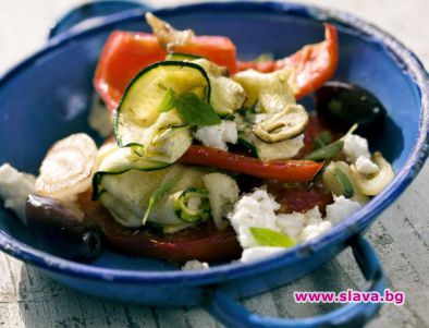 Клиент се опита да плати на проститутка със... салата