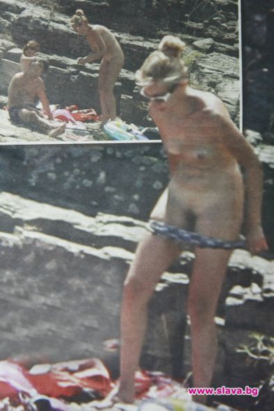 Нети сваля гащи на плажа