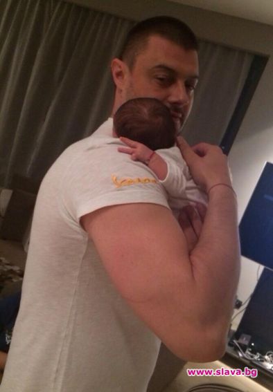 Първи снимки на малкия Алекс Бареков