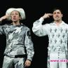 Звездите на Народния канят на театър със селфита