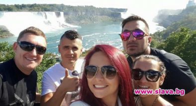 Коцето със селфи от Ниагарския водопад